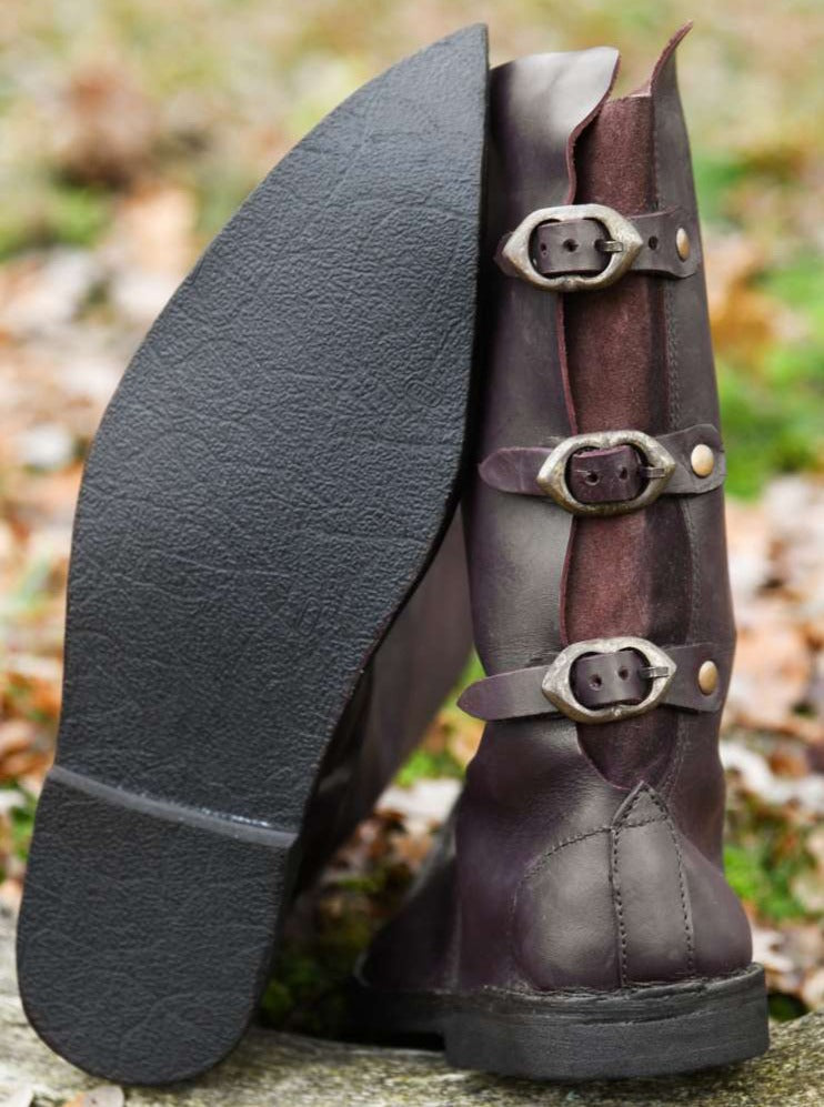 Kippurakärkisaappaat, poulaines