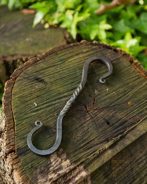 Gudrun, kierteinen S-koukku 23cm