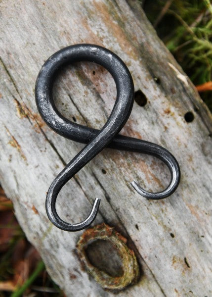 Peikonristi, terästä, noin 7,5 cm