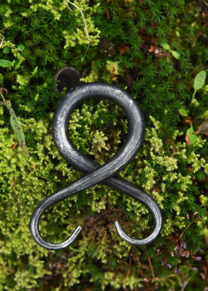 Peikonristi, terästä, noin 7,5 cm